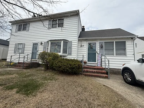 308 Kansas St Photo 1