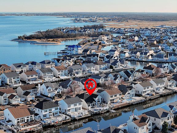 2nd image of 11 Peaksail Dr