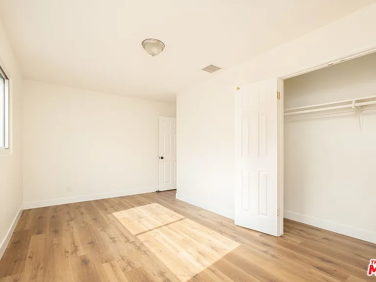 3711 W 105th St #1 — Photo 11