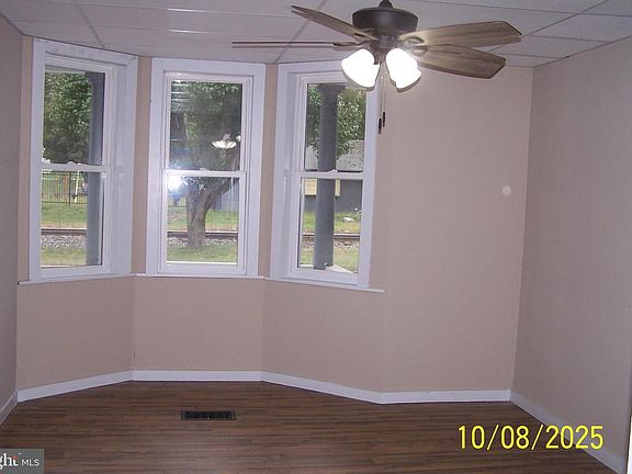 3rd image of 433 N Railroad St