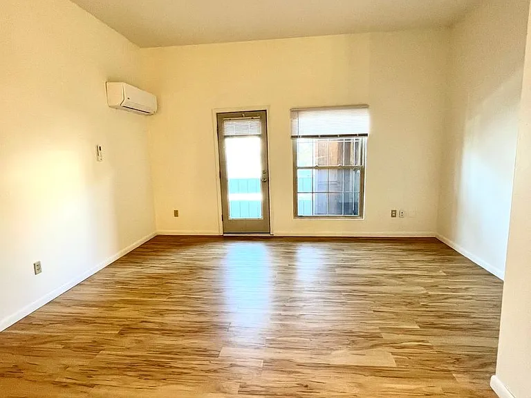 University Park Apartments near Cornell University — Photo 177