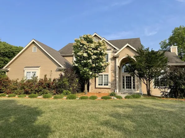 W261N2820 Woodburne COURT, Pewaukee, WI 53072