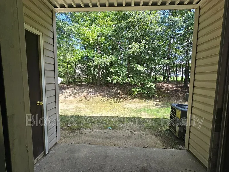 606 English Ct — Photo 5