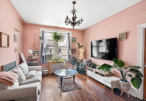 3rd image of 2538 31st St