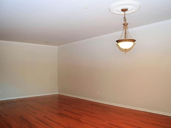 5th image of 43840 Hickory Corner Ter Unit 110