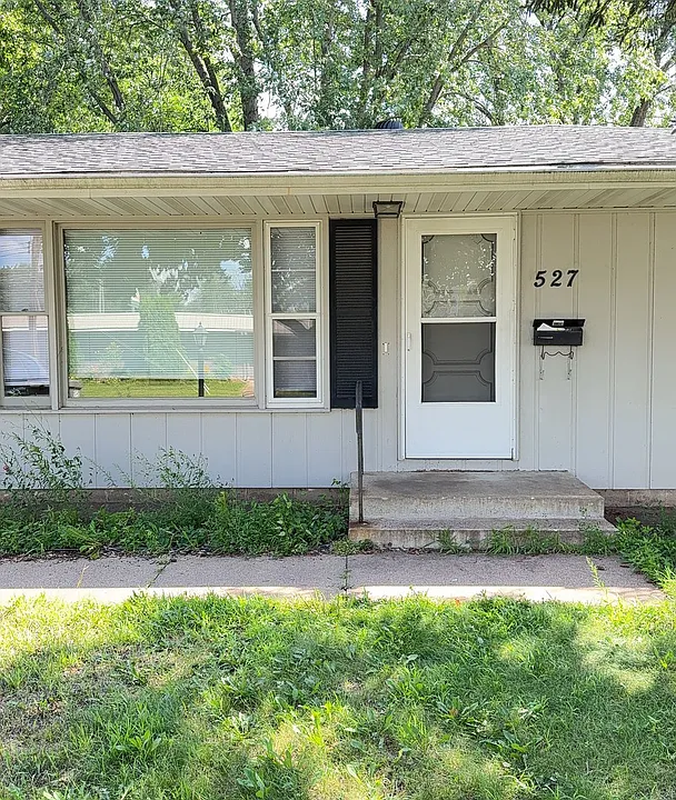 527 E Lexington Blvd