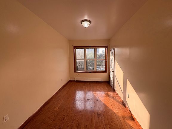 5th image of 1664 Montgomery Ave #2