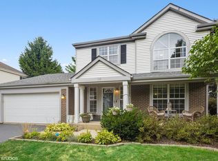710 Royal Glen Dr, Cary, IL 60013