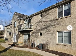 11691 Parkway Dr APT 8, Roscoe, IL 61073