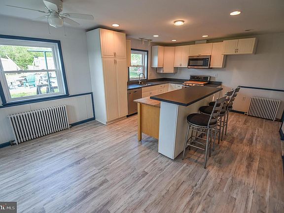 5th image of 320 Ann St