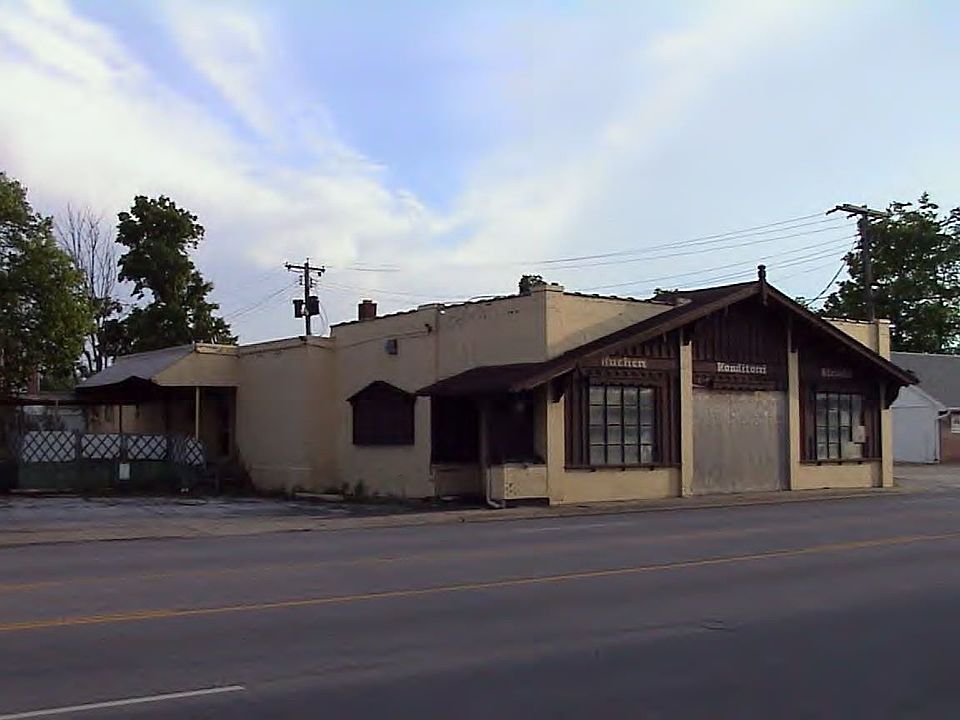 1st image of 204 W Fairchild St
