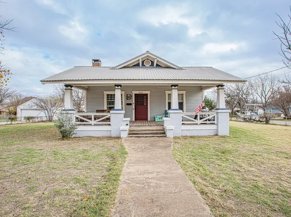 802 N Church St, Decatur, TX 76234