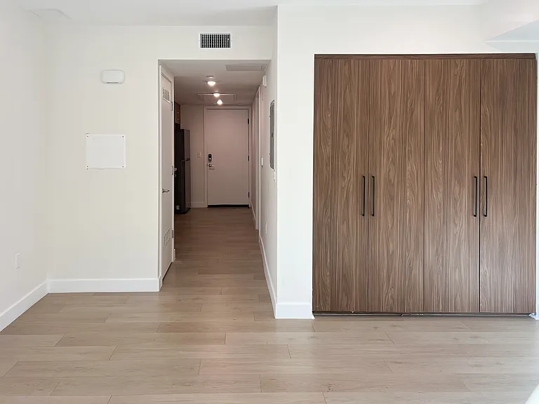 941 N Martel Ave #102 — Photo 14