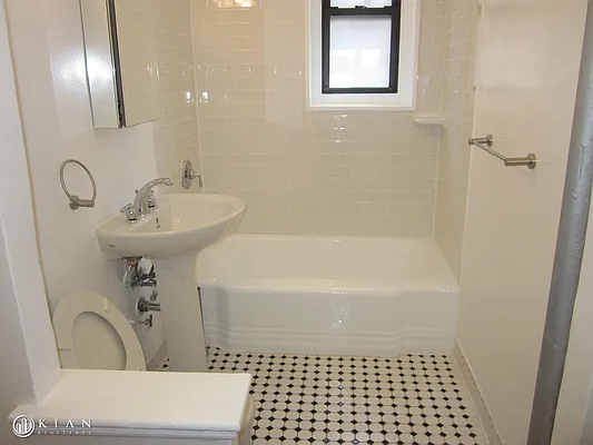 Rented by Kian Realty | media 28