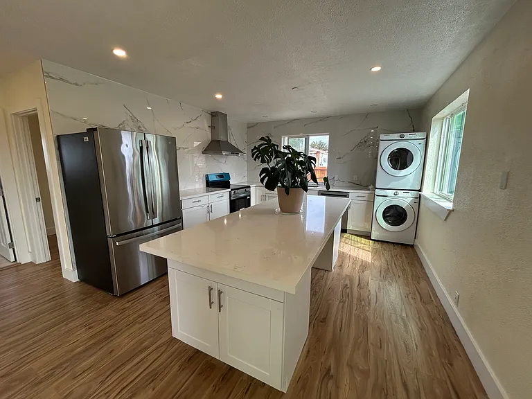 236 Vernon Ave #2 — Photo 3