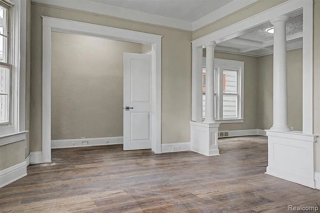 3 bed, 1.0 bath, 1083 sqft, $1,150 — Photo 3
