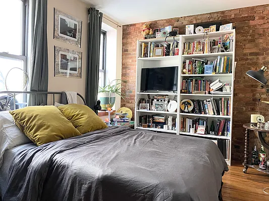 Rented by A P Realty Group NY LTD | media 9