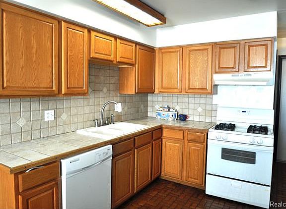 2nd image of 2440 Berwick Dr