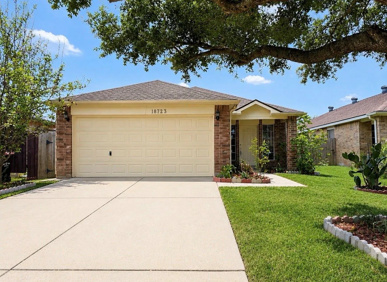3 bed, 2.0 bath, 1605 sqft, $2,200 — Photo 1