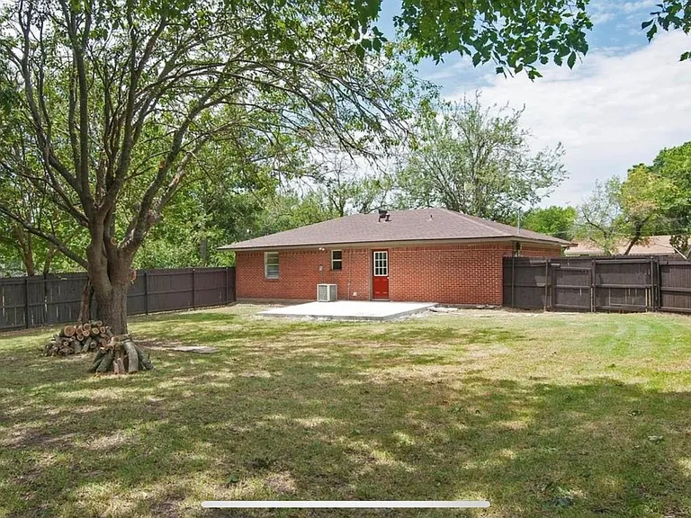 214 N Hamilton St — Photo 10