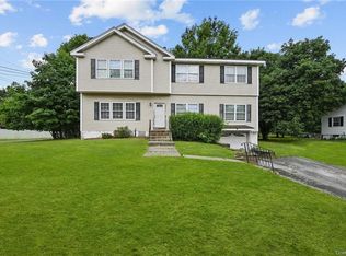 22 Park Hill Dr, New Windsor, NY