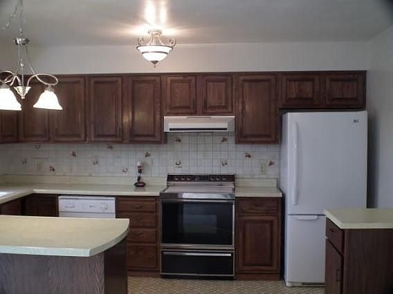 4th image of 328 Jefferson St