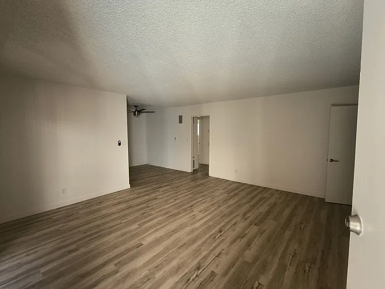 650 Westmount Drive — Photo 28