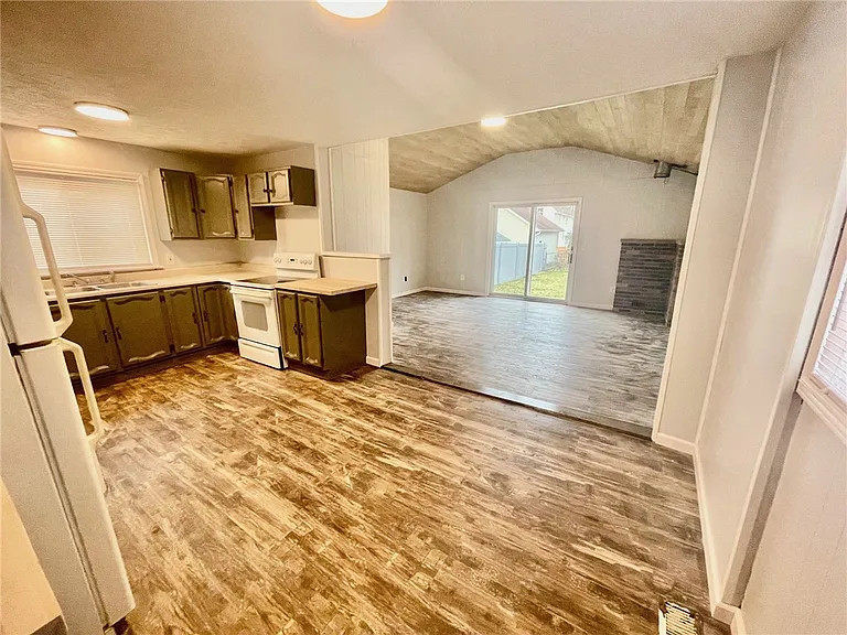 223 E Filbert St — Photo 20