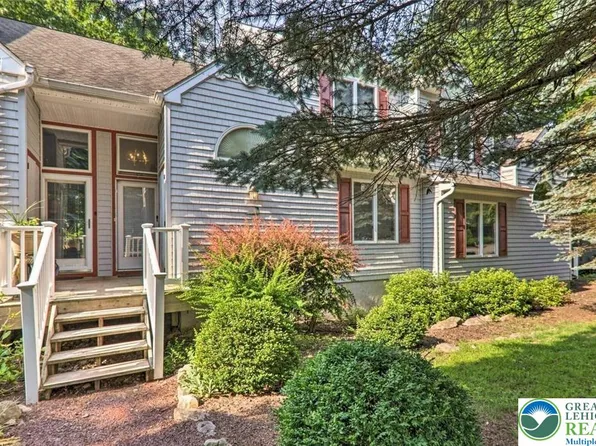 102 Laurelwoods Dr, Lake Harmony, PA 18624