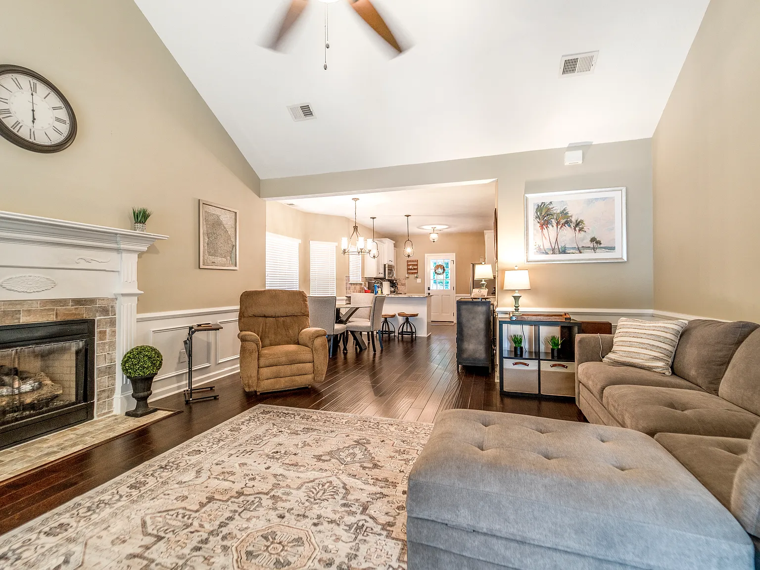 3 bed, 1379 sqft, $3,000 — Photo 3