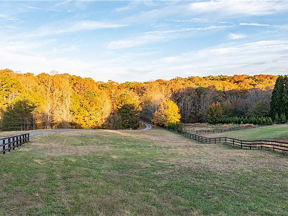 3rd image of 818 Arnold Mill Rd