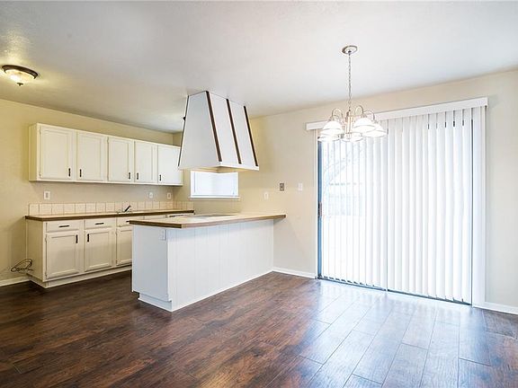 5th image of 2401 McAdoo Ln