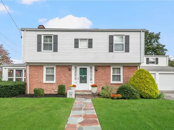 15 Elmsgate Way, Rumford, RI 02916