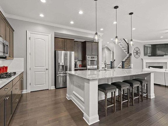 3rd image of 2896 Sandycombe Dr