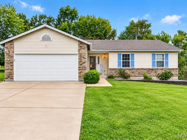 1683 Oakwood Dr, O'Fallon, MO 63366