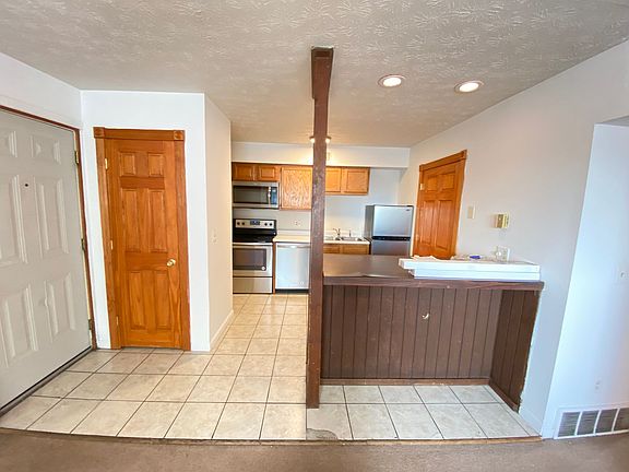 4th image of 1677 Summit St APT 3B