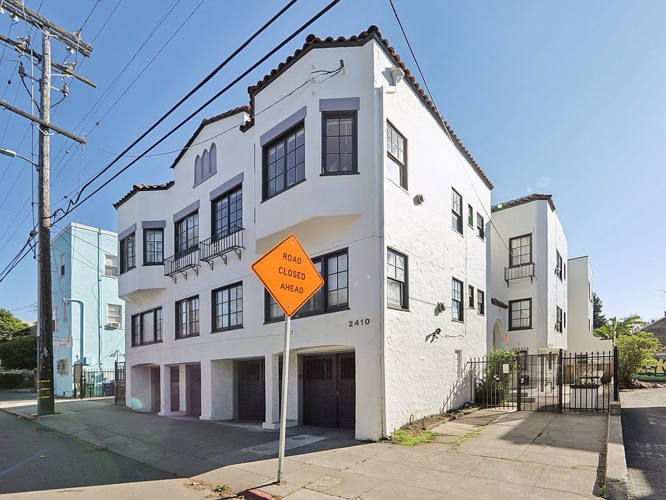 Side view exterior of the apartment building at 2410 Dwight Way, Berkeley, CA 94704, USA