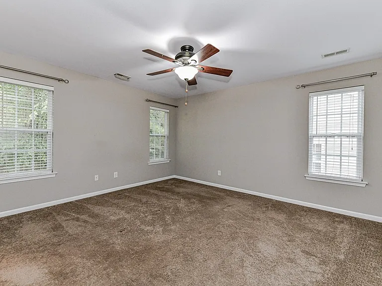 17201 Commons Crossing Dr — Photo 36