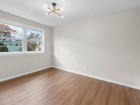 173 Mallory Avenue image 10 of 13