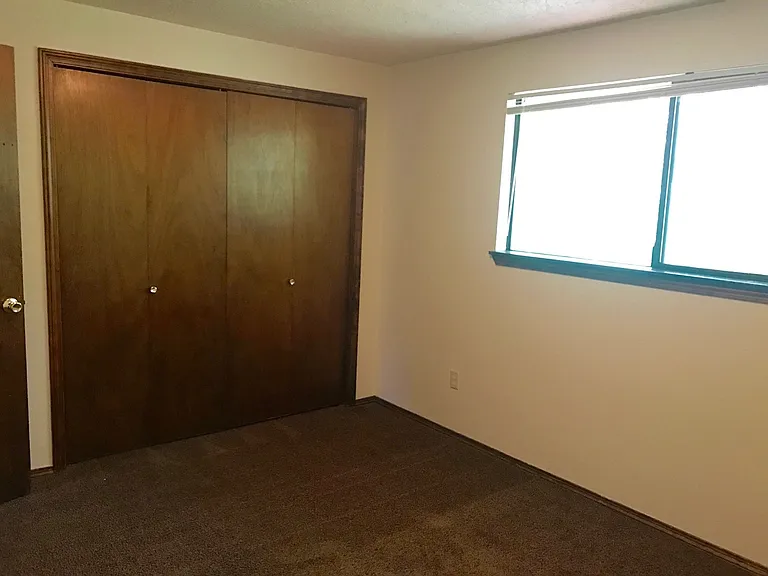 5437 - 5439 Nicole Ct SE — Photo 8