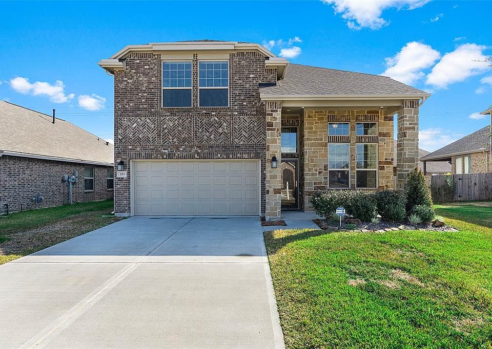 1st image of 223 Brookwood Park Ln