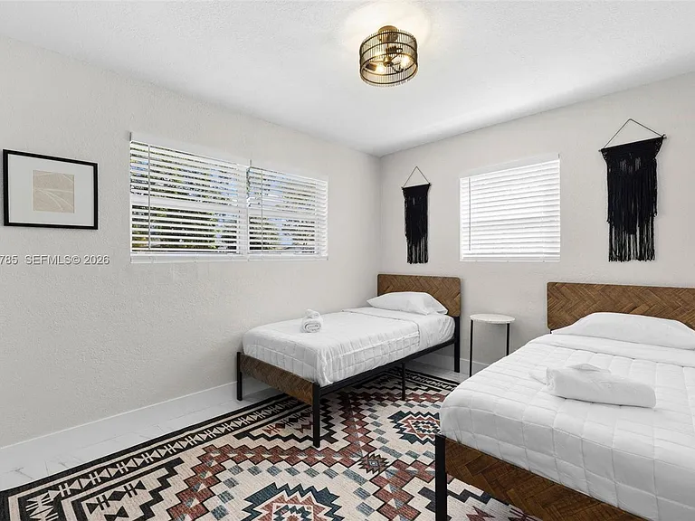 710 SW 70th Ave — Photo 8