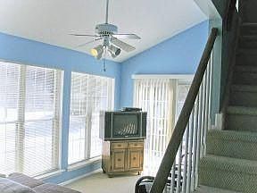 2nd image of 10 Hart Ct