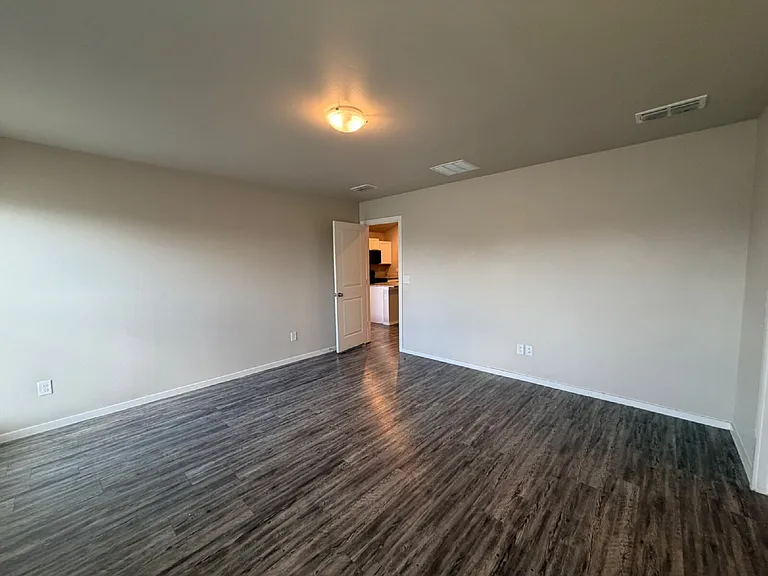 2120 N Texas Ave — Photo 10