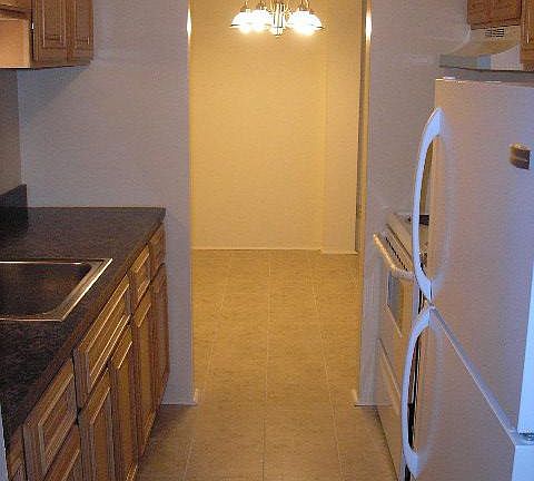 2nd image of 1015 Whalley Ave APT 3C