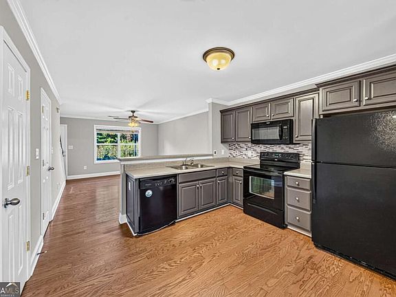 2nd image of 105 Whitehead Rd APT 23