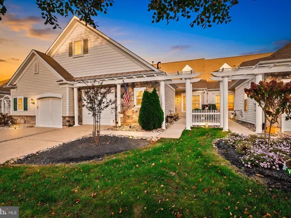 5 Falcon Ct, Hamilton, NJ 08690
