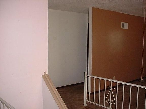 4th image of 2330 E Knox St
