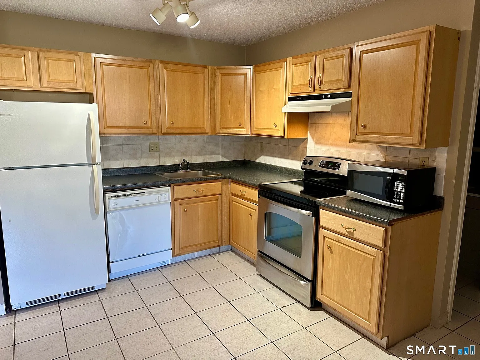 1 bed, 1.0 bath, 624 sqft, $1,350 — Photo 3