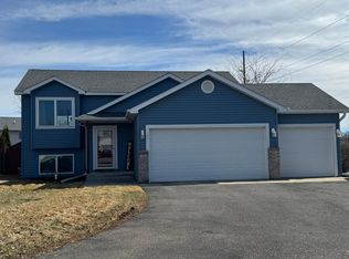 10 Juneau Ct, North Mankato, MN 56003